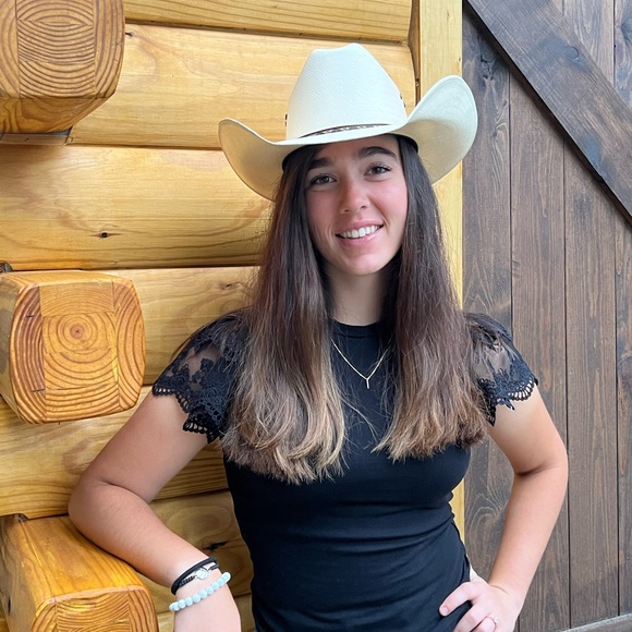 Meet your Posher, Pam - Picture 7 of 11